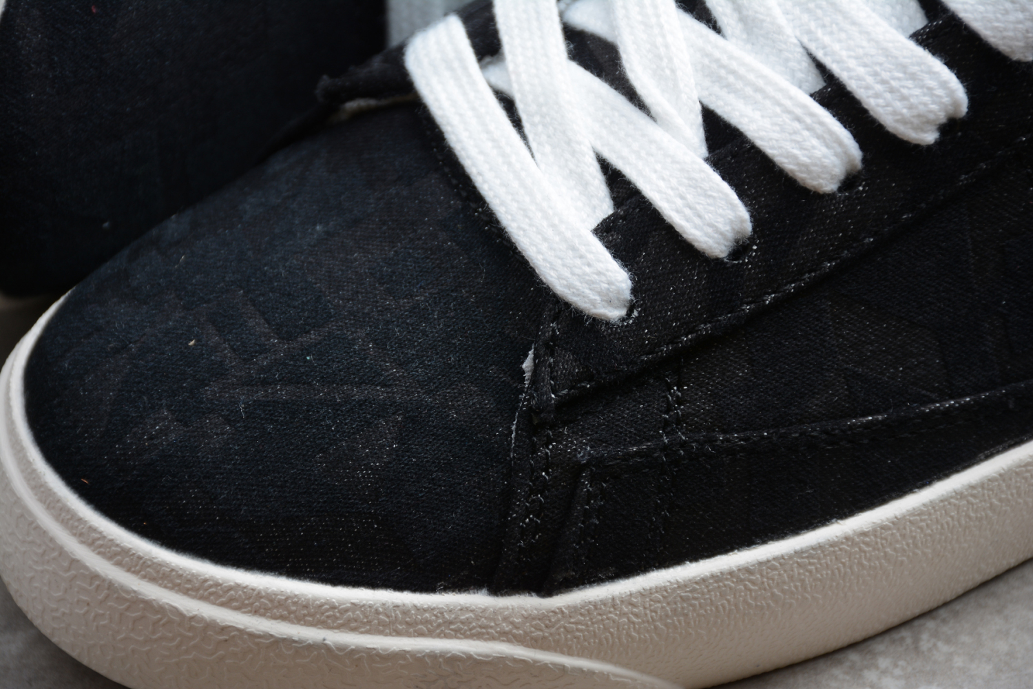 Nike Blazer Mid Black Oil Cloth AV9372-006