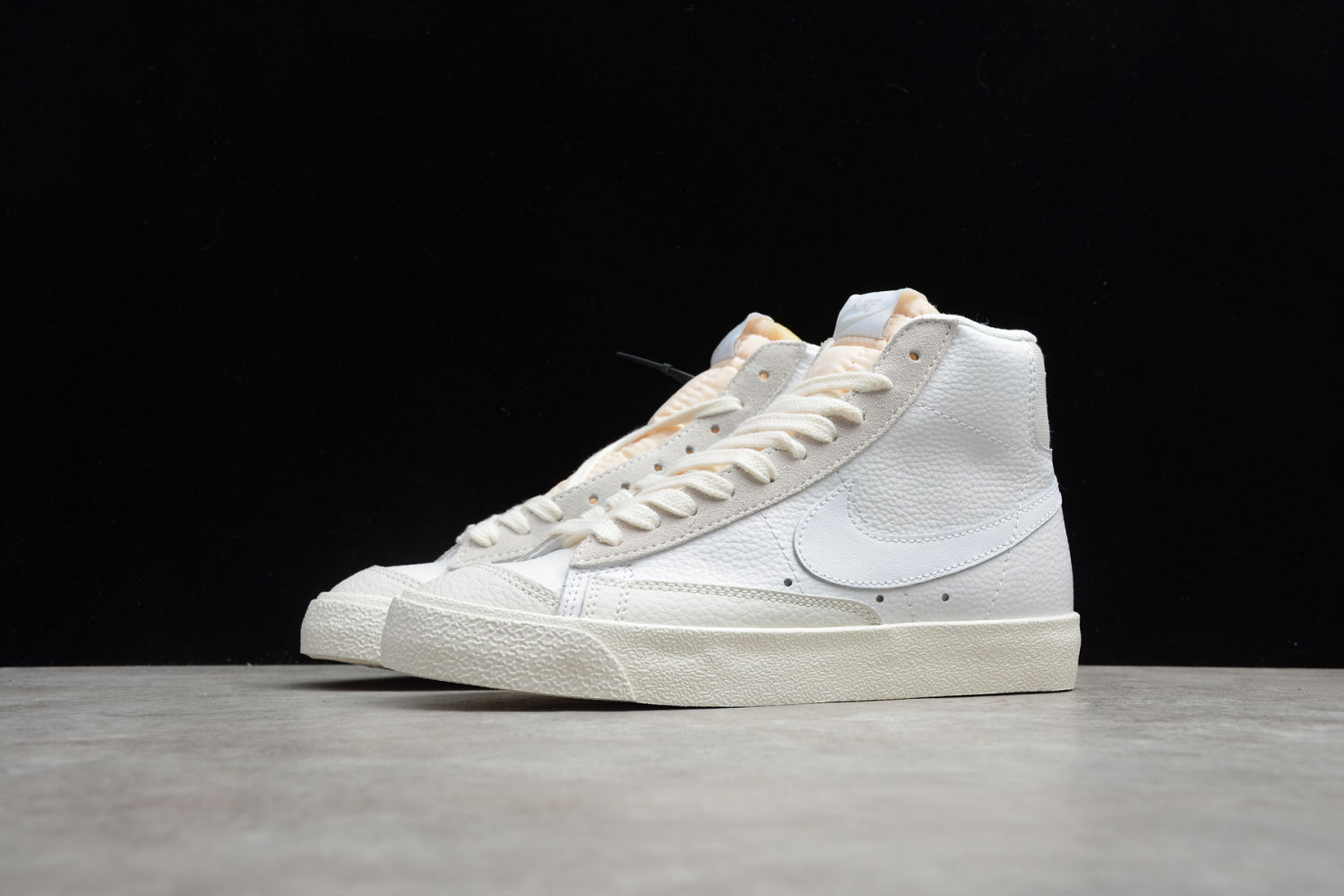 NIKE BLAZER MID 77  CW7583-100