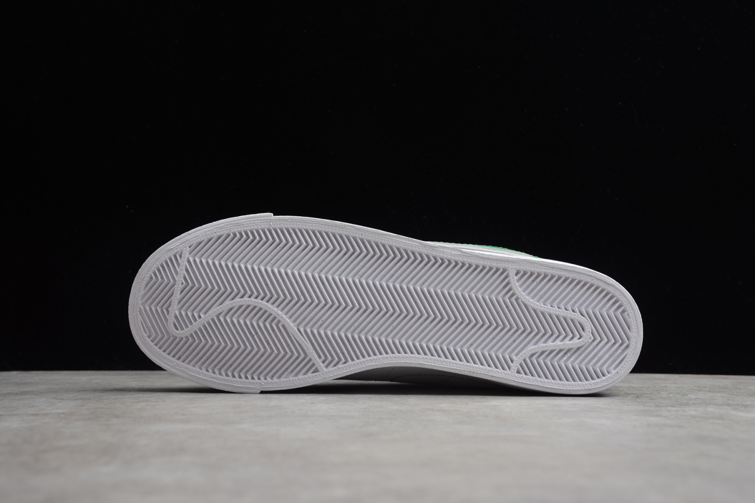 Nike SB Blazer Low LX White Green Reflective Silver AV9371-718