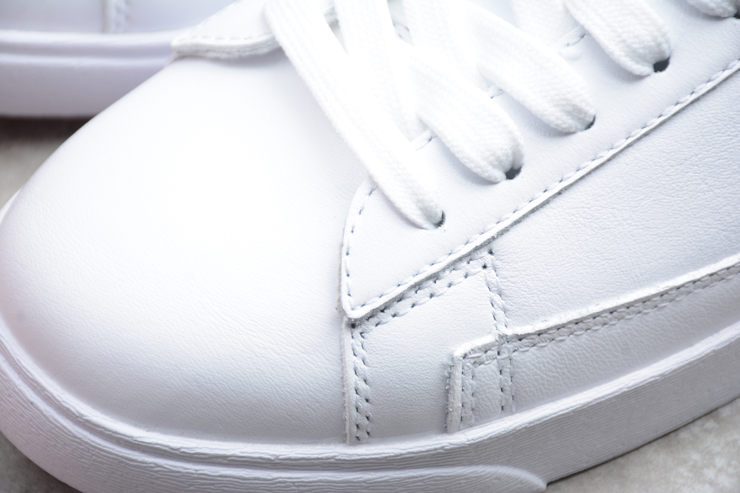 Nike Blazer Low QS HH White Metallic Gold Black AV9370-107