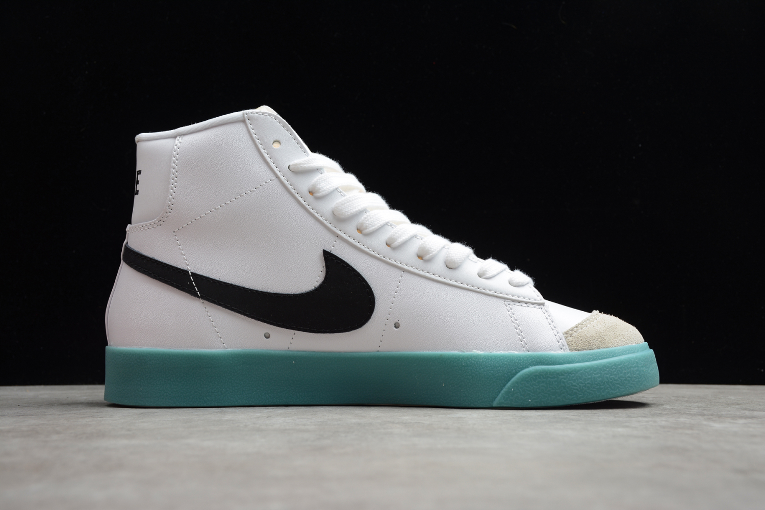 Nike Blazer Mid ’77 Vintage White Black Hook Light Blue BQ6805-101