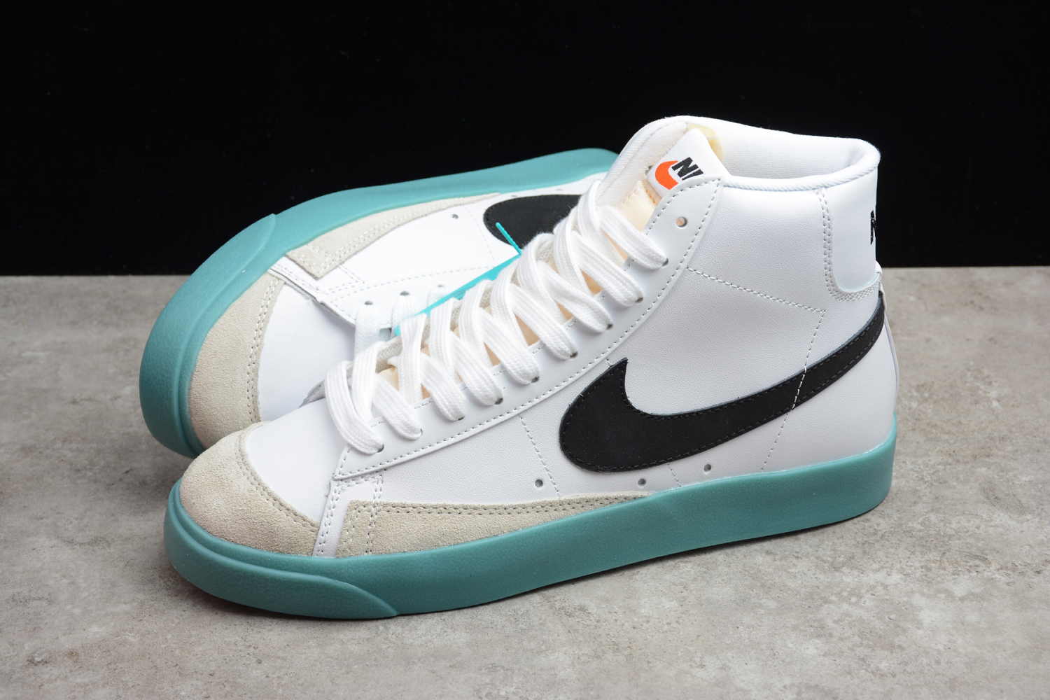 Nike Blazer Mid ’77 Vintage White Black Hook Light Blue BQ6805-101