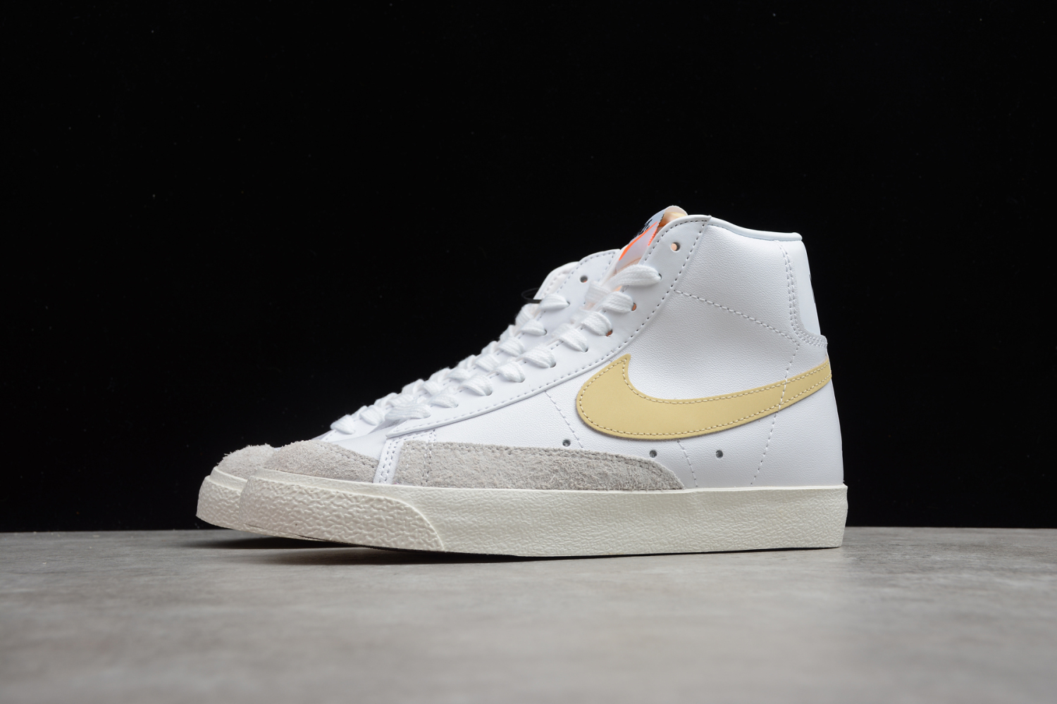 NIKE BLAZER MID 77 CZ1055-109