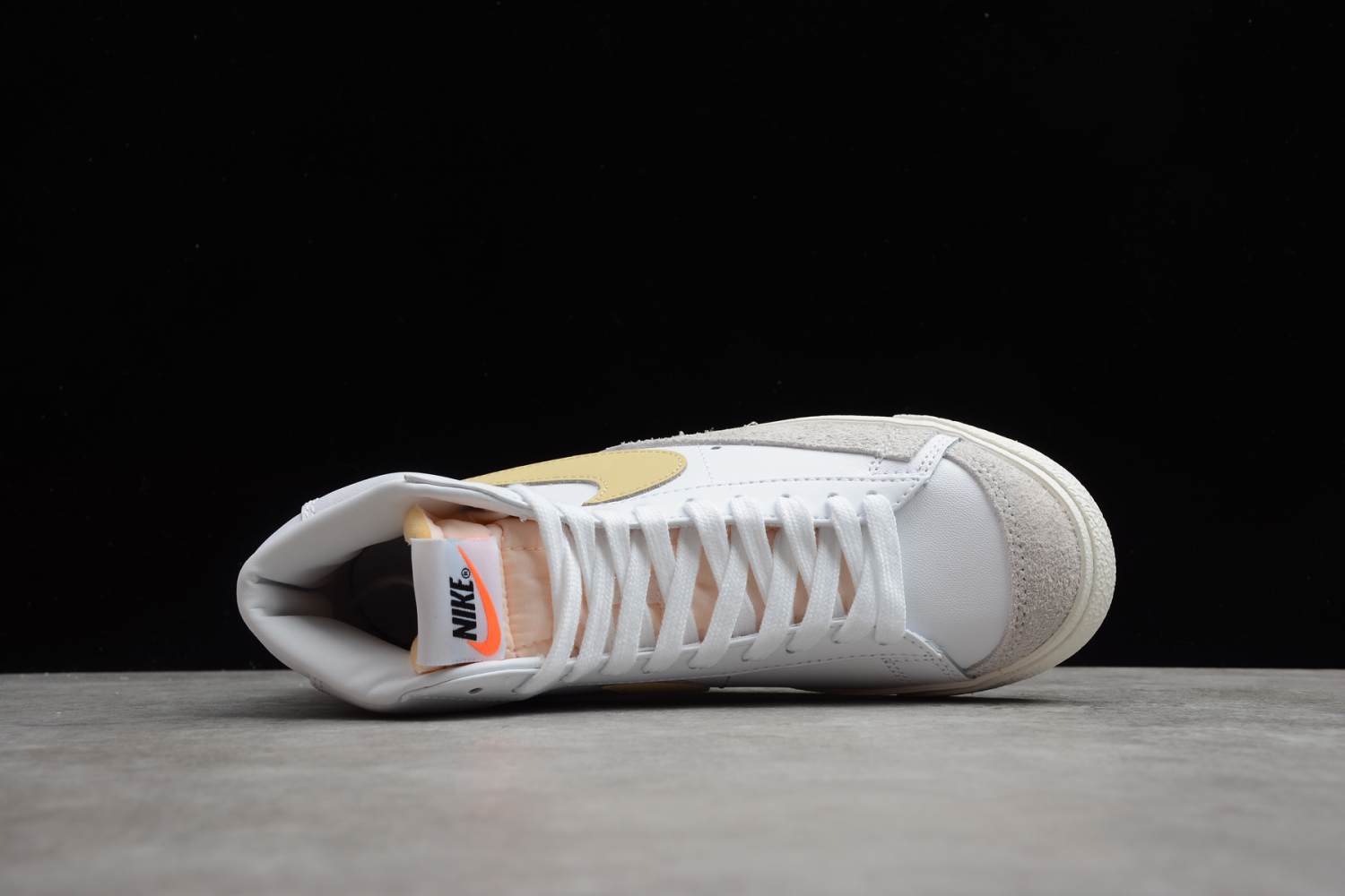 NIKE BLAZER MID 77 CZ1055-109