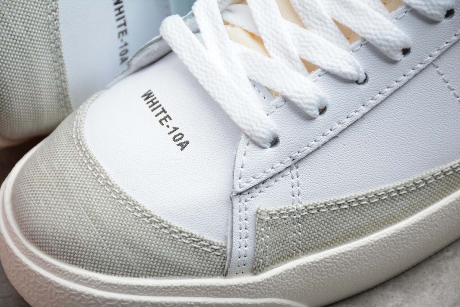Wmns Nike SB Blazer Mid 77 Color Code White Red Green DA2142-146