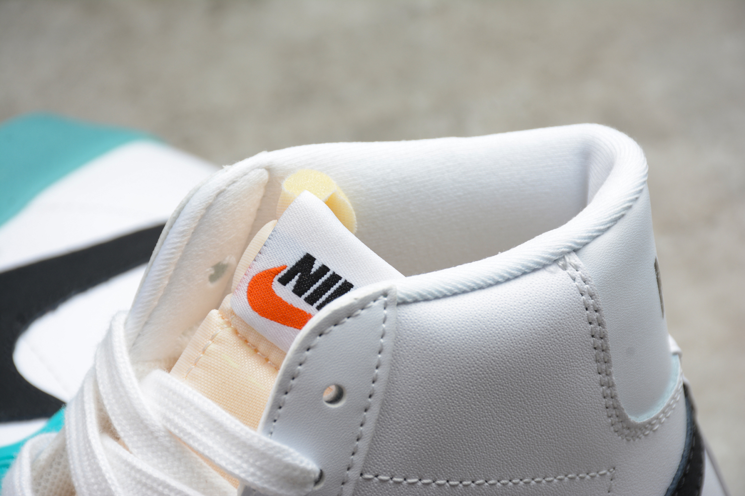 Nike Blazer Mid ’77 Vintage White Black Hook Light Blue BQ6805-101