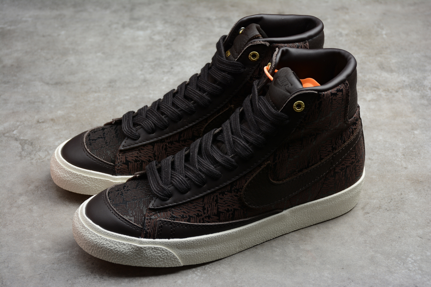 NIKE BLAZER MID 77 DA4299-200