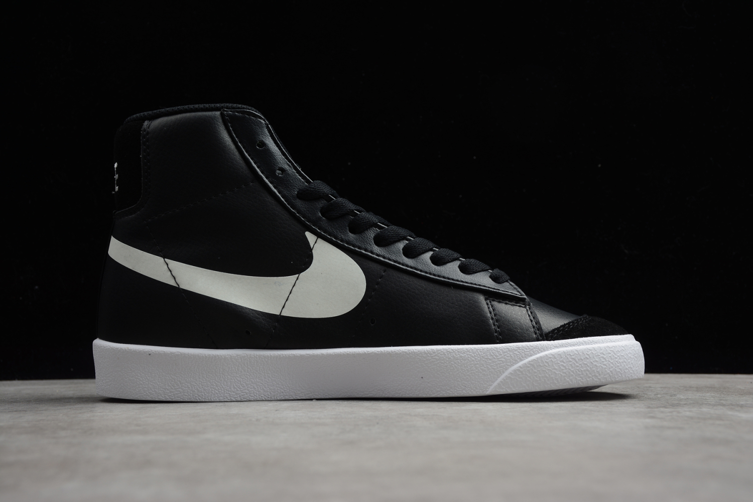 Nike Blazer Mid 77   DA4651 001