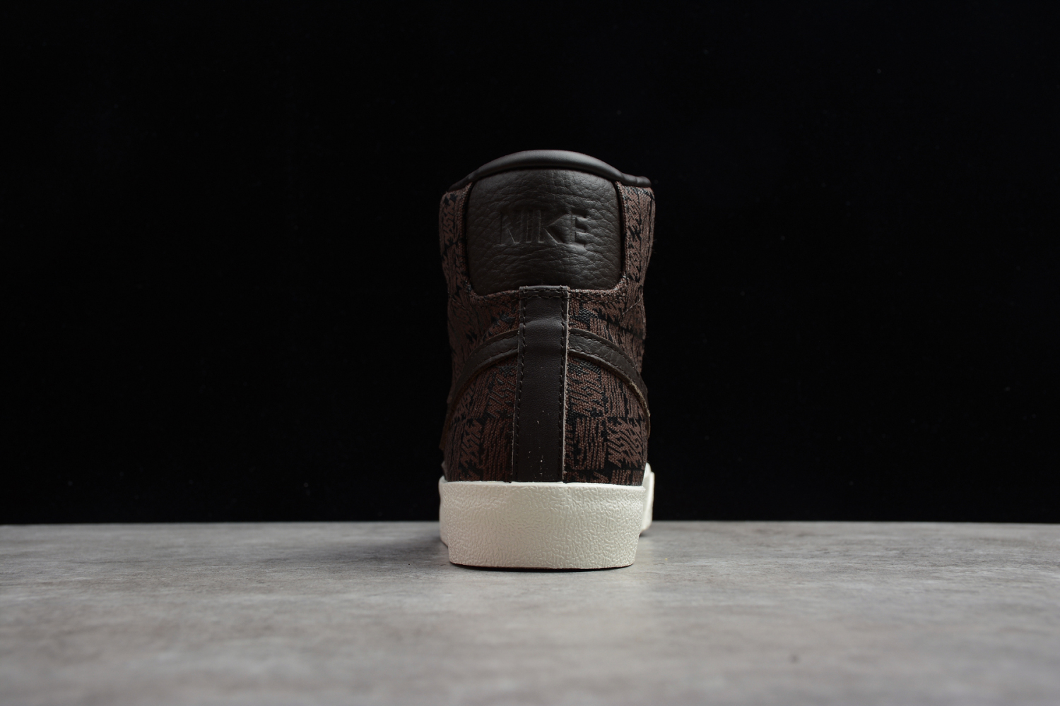 NIKE BLAZER MID 77 DA4299-200