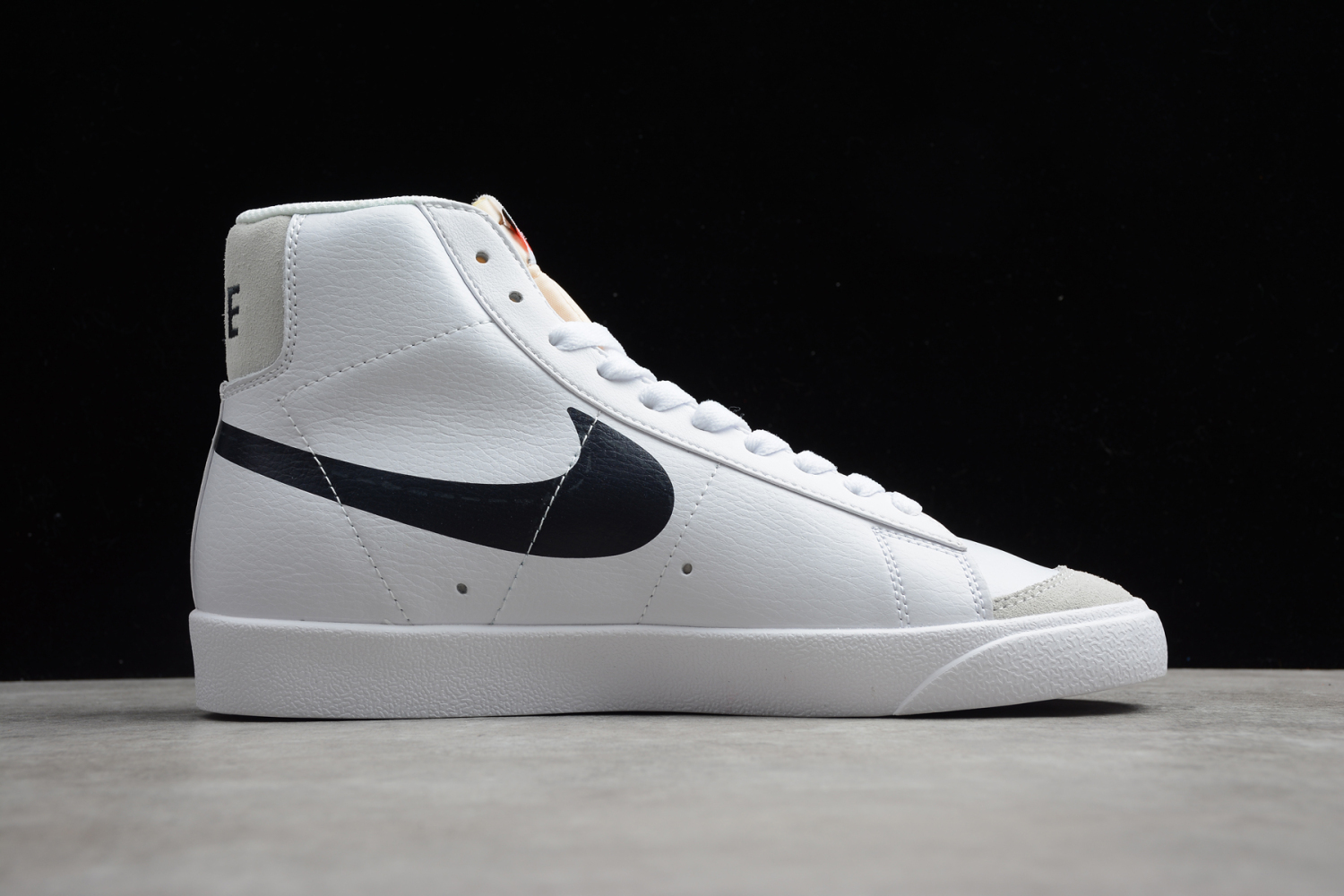 NIKE BLAZER MID 77 REVERSE LOGO DA4651-100