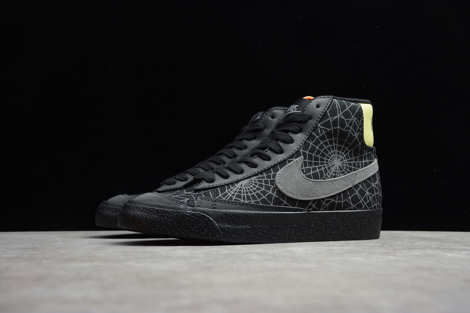 NIKE BLAZER MID 77  DC1929-001