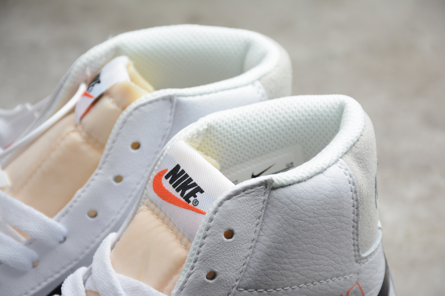 NIKE BLAZER MID 77 REVERSE LOGO DA4651-100