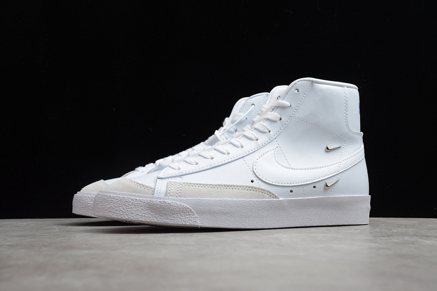 NIKE BLAZER MID 77 LX  CZ4627-100