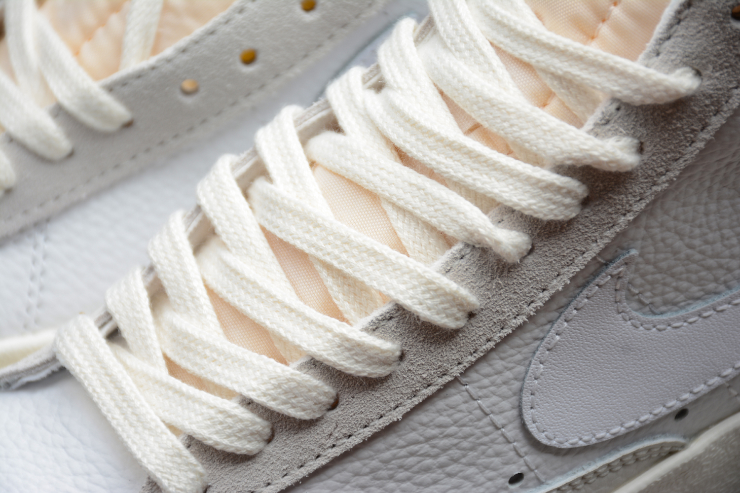 NIKE BLAZER MID 77  CW7583-100