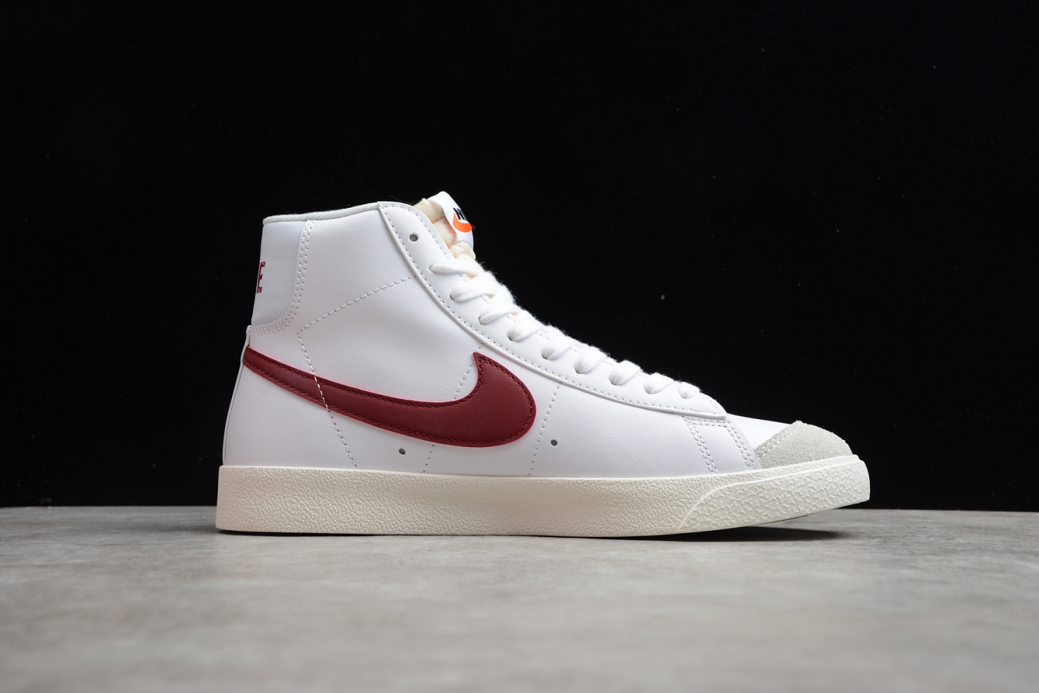 NIKE BLAZER MID 77  BQ6806-102