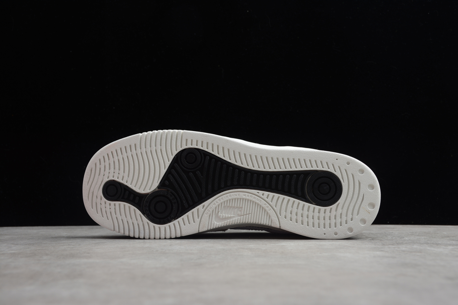 OVERKILL Nike Squash Type GS CJ4119 100