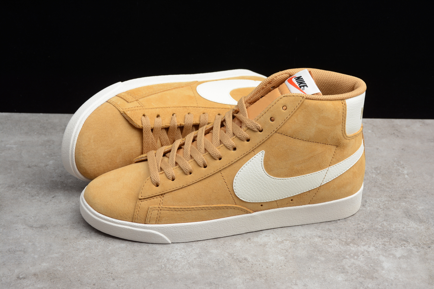 Nike WMNS Blazer Mid Suede Vintage Elemental Gold/Sail-Sail-Black, yellow 917862-700
