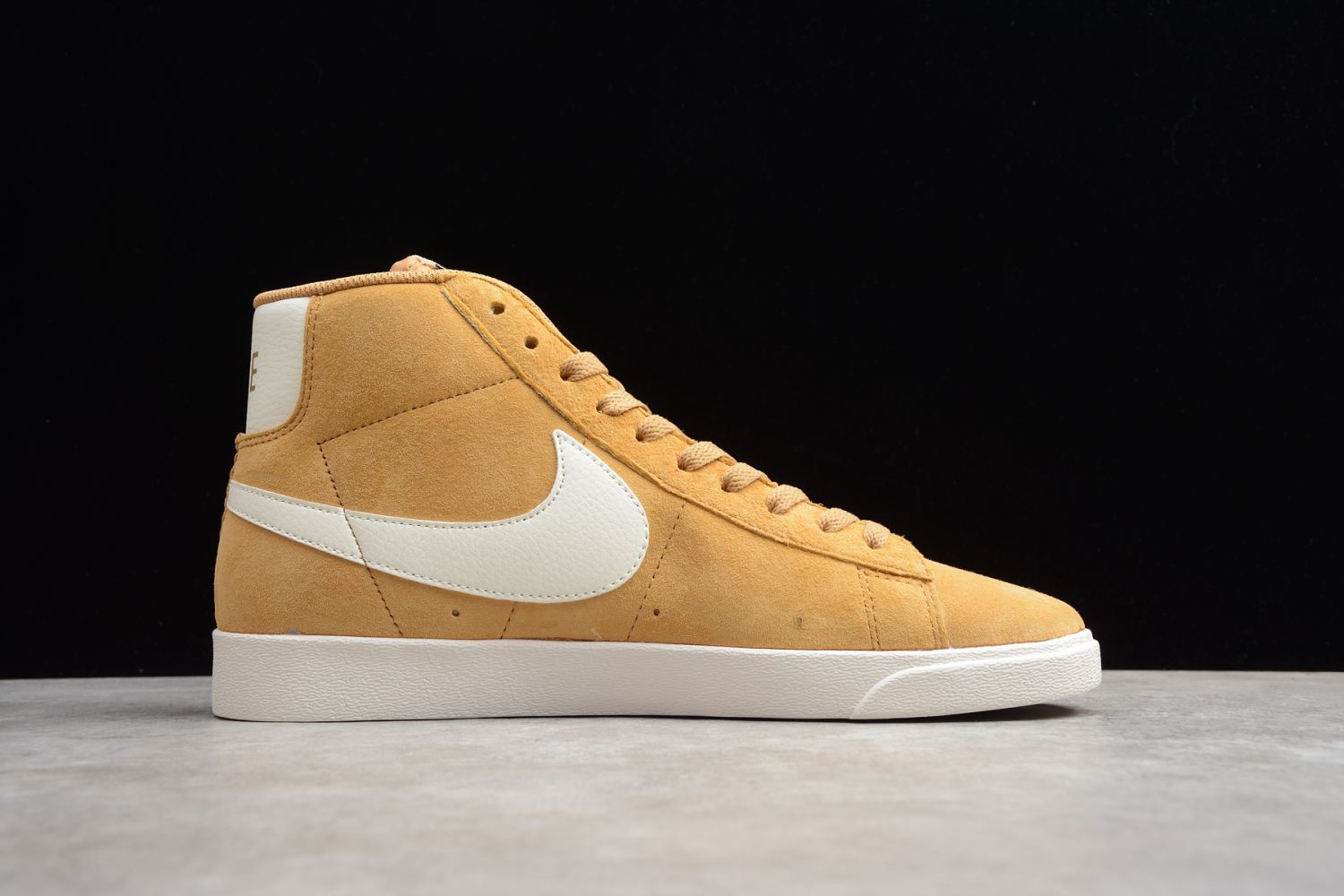 Nike WMNS Blazer Mid Suede Vintage Elemental Gold/Sail-Sail-Black, yellow 917862-700