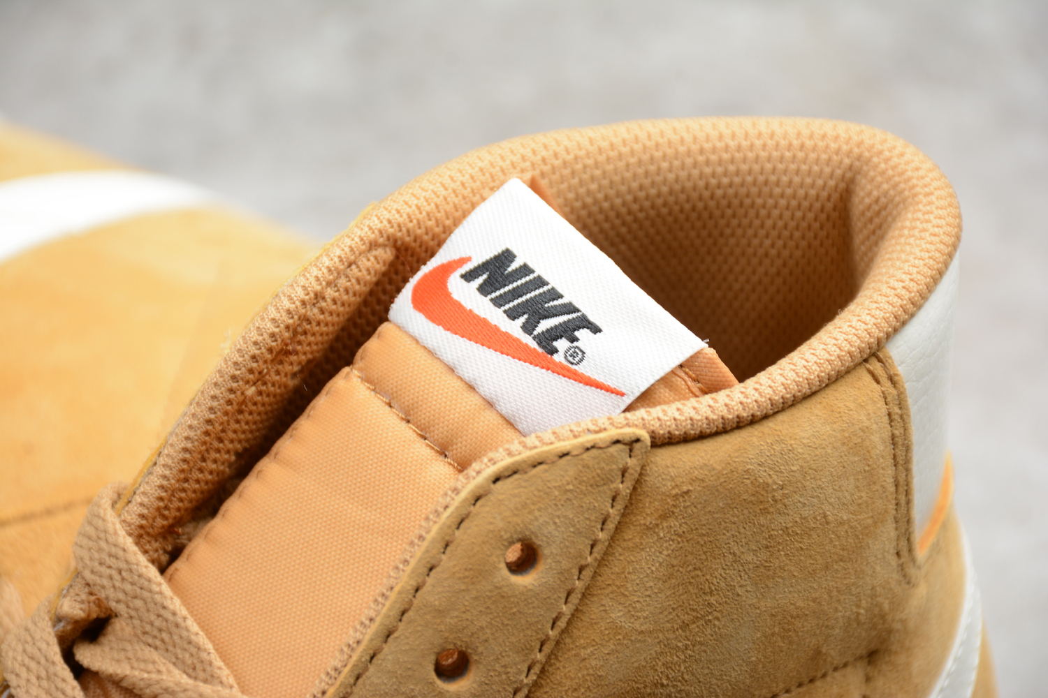 Nike WMNS Blazer Mid Suede Vintage Elemental Gold/Sail-Sail-Black, yellow 917862-700