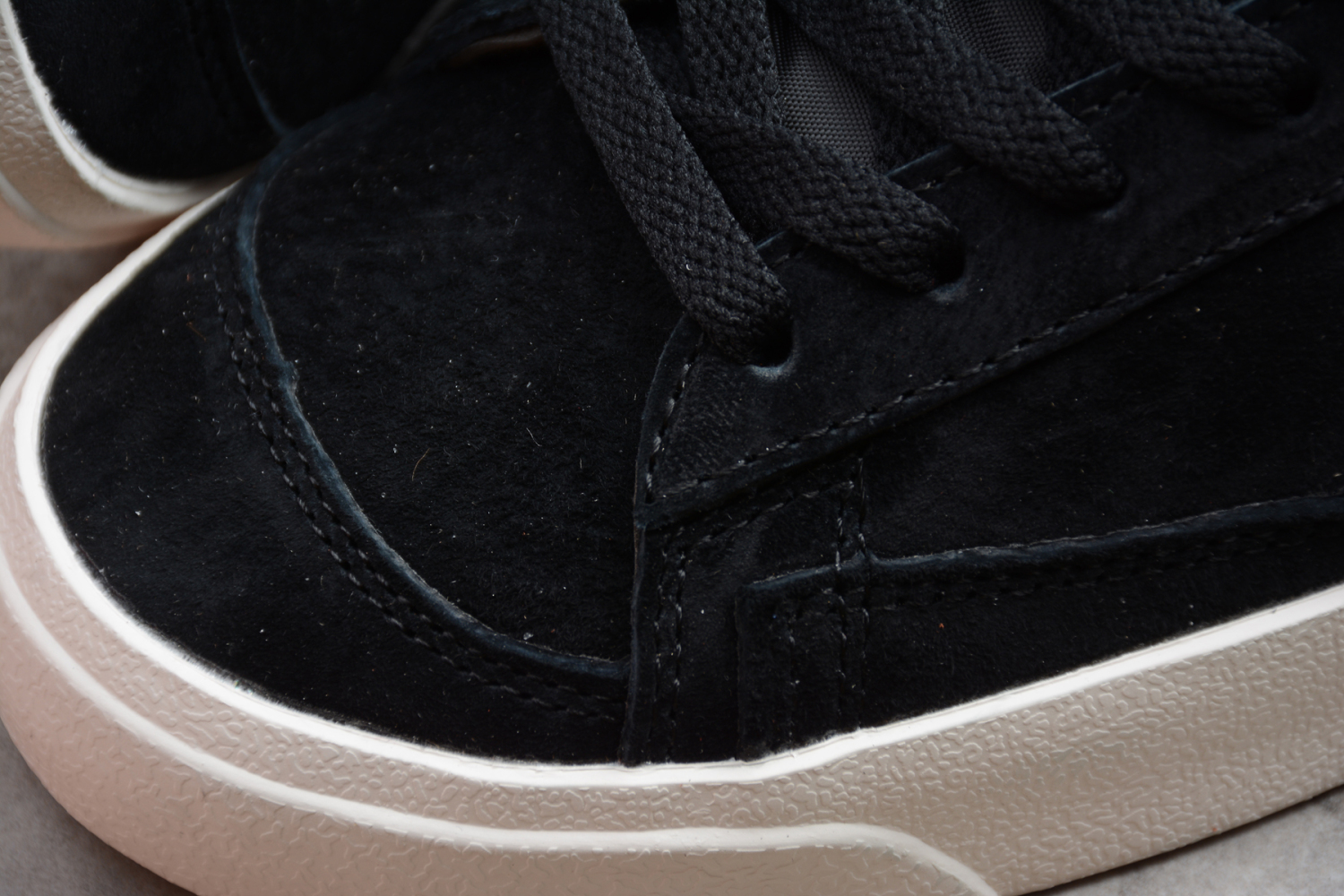 Nike Blazer Mid Vintage Black Amber  CJ9693-001