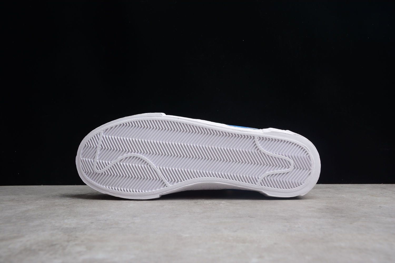Nike Blazer Low sacai KAWS Reed DM7901-100