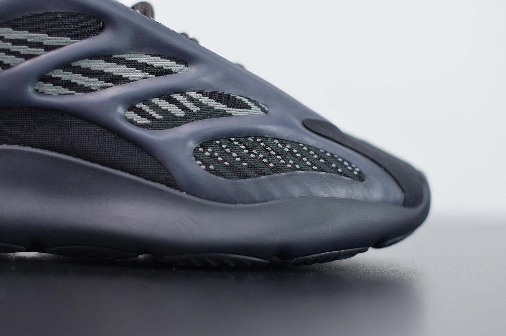 adidas Yeezy 700 V3 Alvah H67799