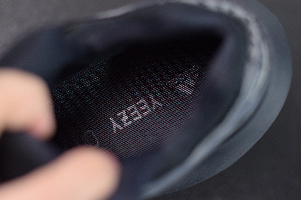 adidas Yeezy 700 V3 Alvah H67799