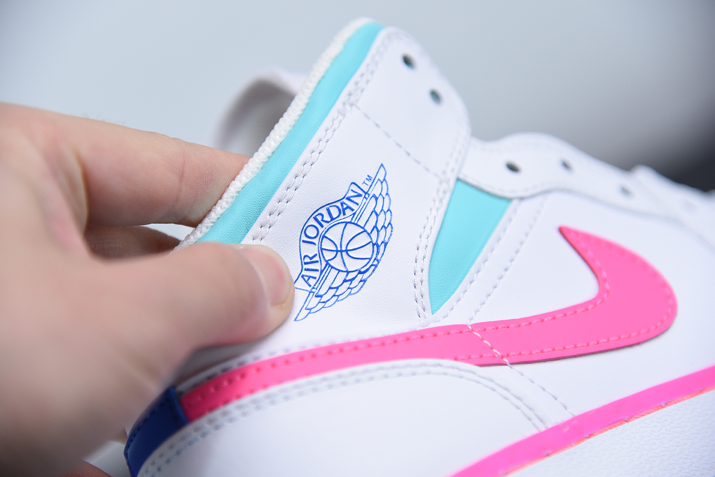 Jordan 1 Mid White Pink Green Soar (GS) 555112-102