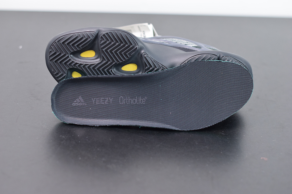 adidas Yeezy 700 V3 Alvah H67799