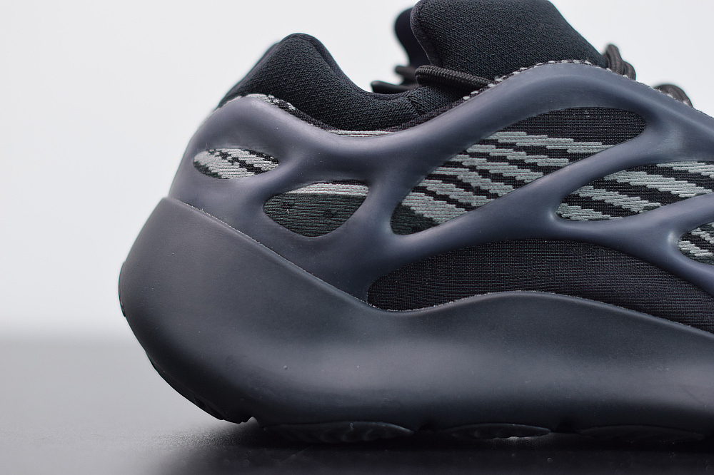 adidas Yeezy 700 V3 Alvah H67799