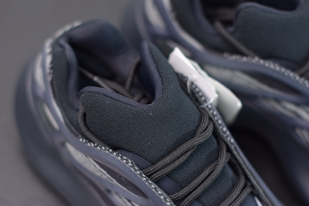 adidas Yeezy 700 V3 Alvah H67799