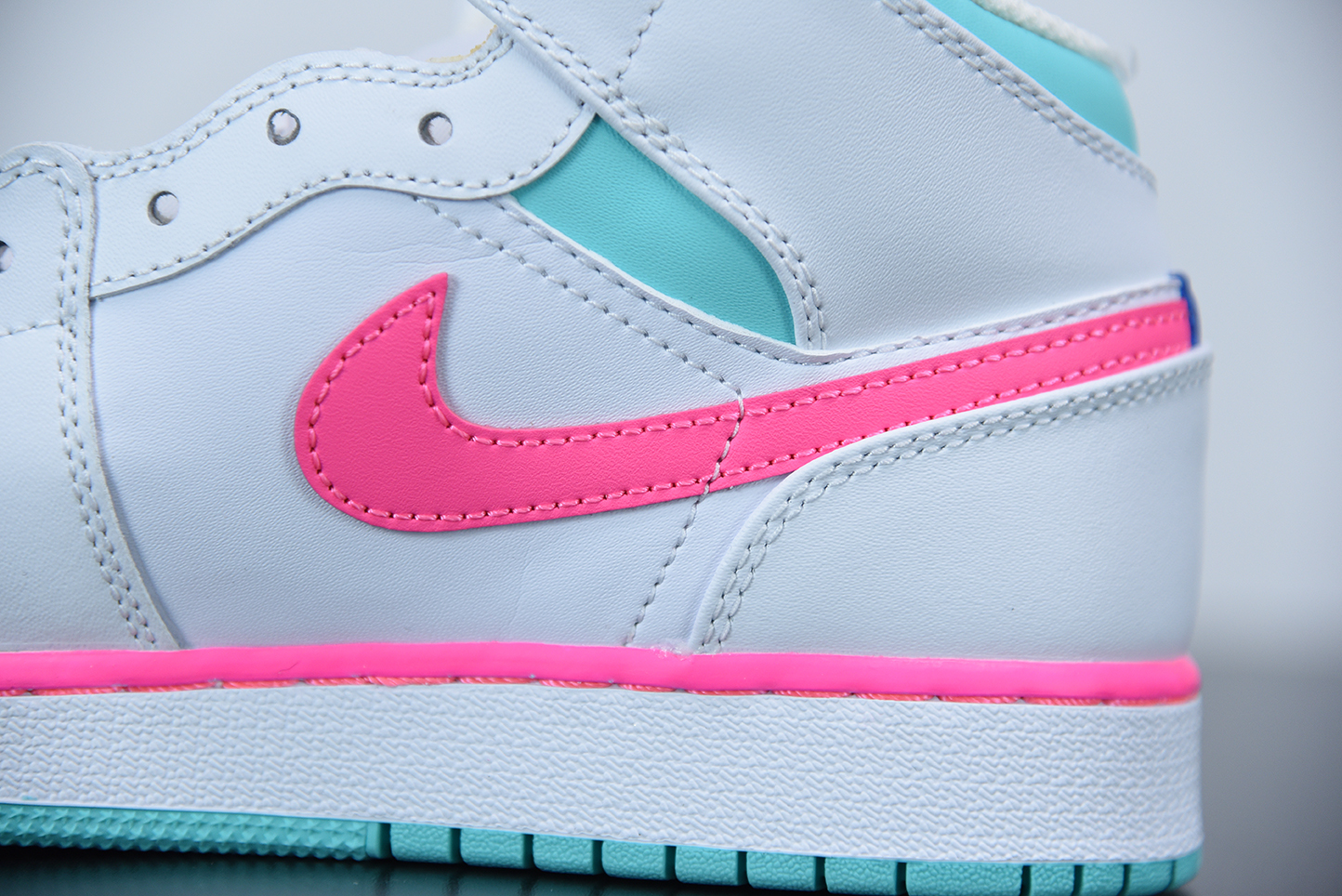 Jordan 1 Mid White Pink Green Soar (GS) 555112-102