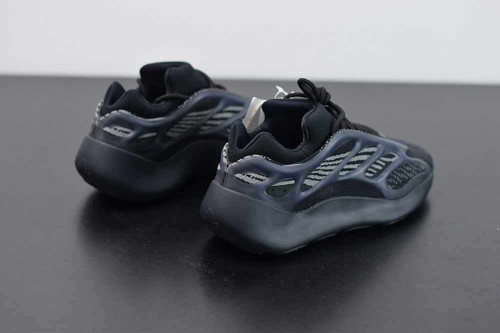 adidas Yeezy 700 V3 Alvah H67799