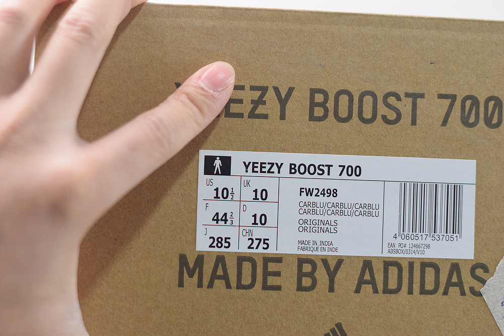 adidas Yeezy Boost 700 Carbon Blue FW2498