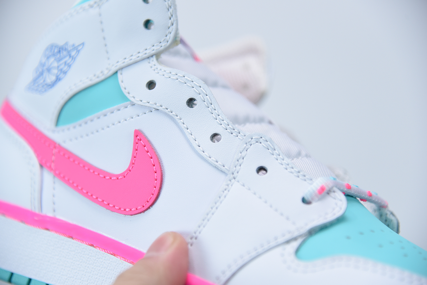 Jordan 1 Mid White Pink Green Soar (GS) 555112-102