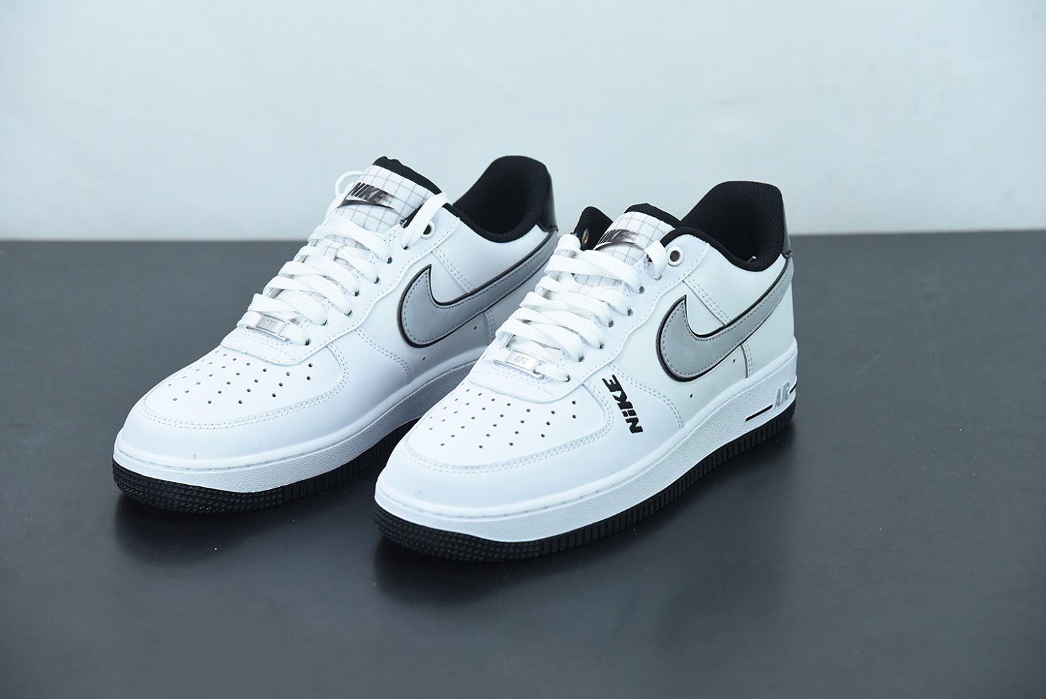Nike Air Force 1 Low 