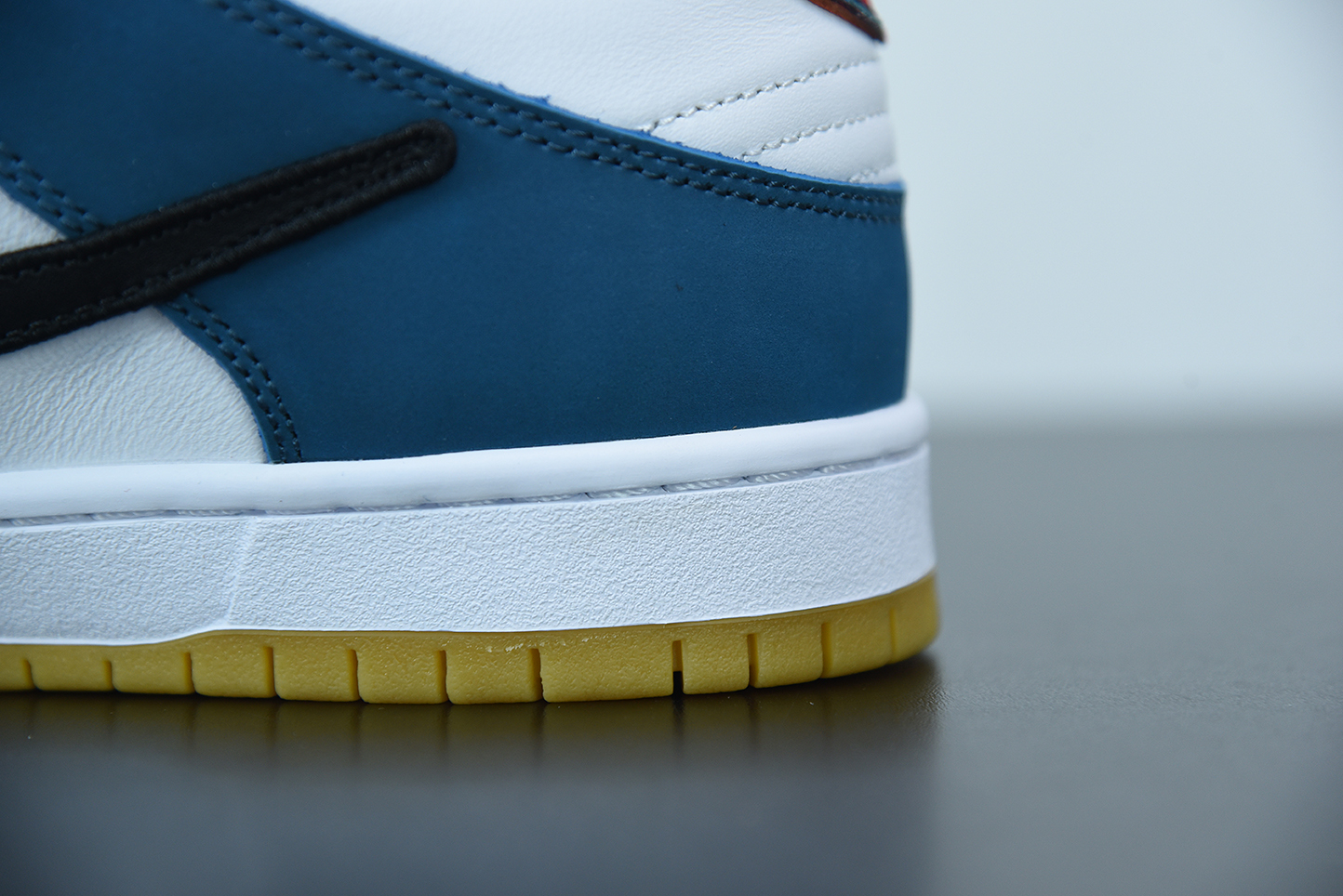 Nike Dunk SB Low Pro QS Parra (Friends & Family) (2021)  DH7695-100