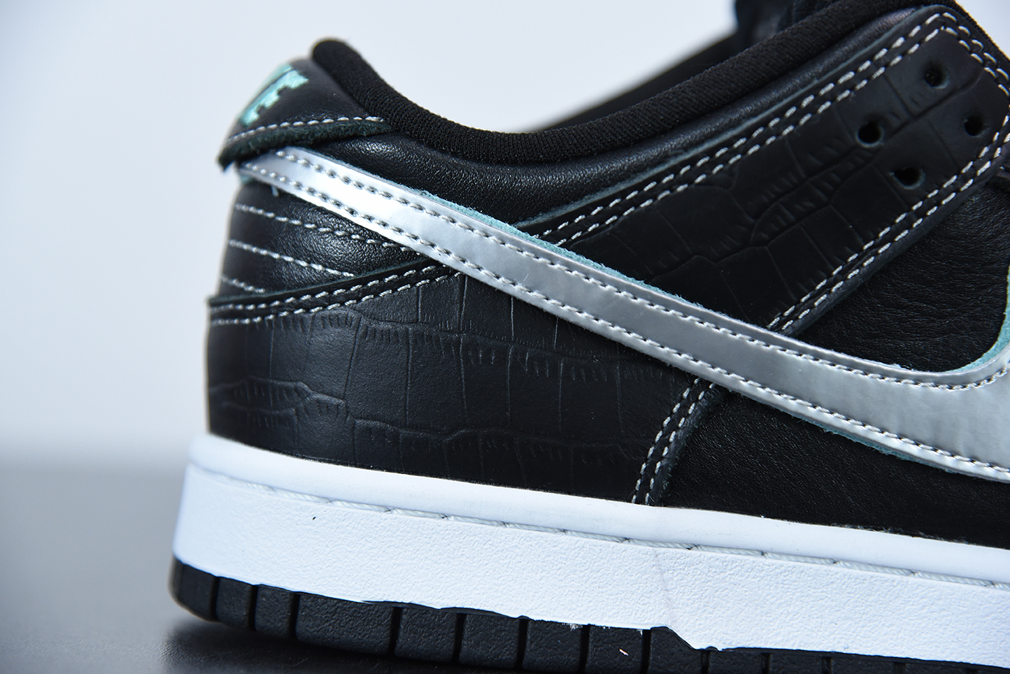 Nike SB Dunk Low Diamond Supply Co Black Diamond BV1310-001