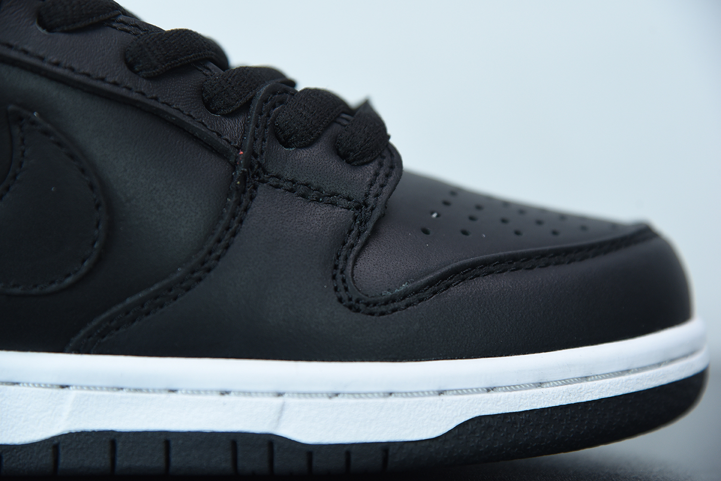 Nike SB Dunk Low Black White Running Shoes CV1727-001