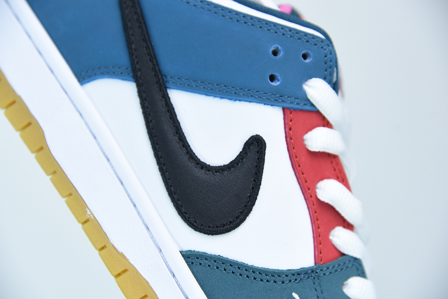 Nike Dunk SB Low Pro QS Parra (Friends & Family) (2021)  DH7695-100