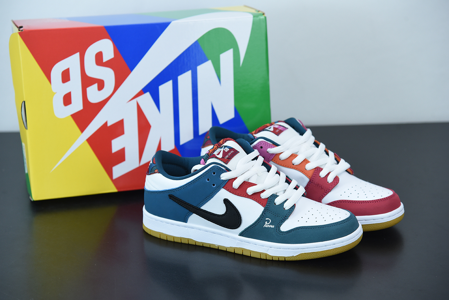 Nike Dunk SB Low Pro QS Parra (Friends & Family) (2021)  DH7695-100