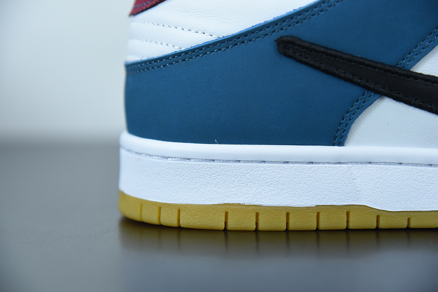 Nike Dunk SB Low Pro QS Parra (Friends & Family) (2021)  DH7695-100