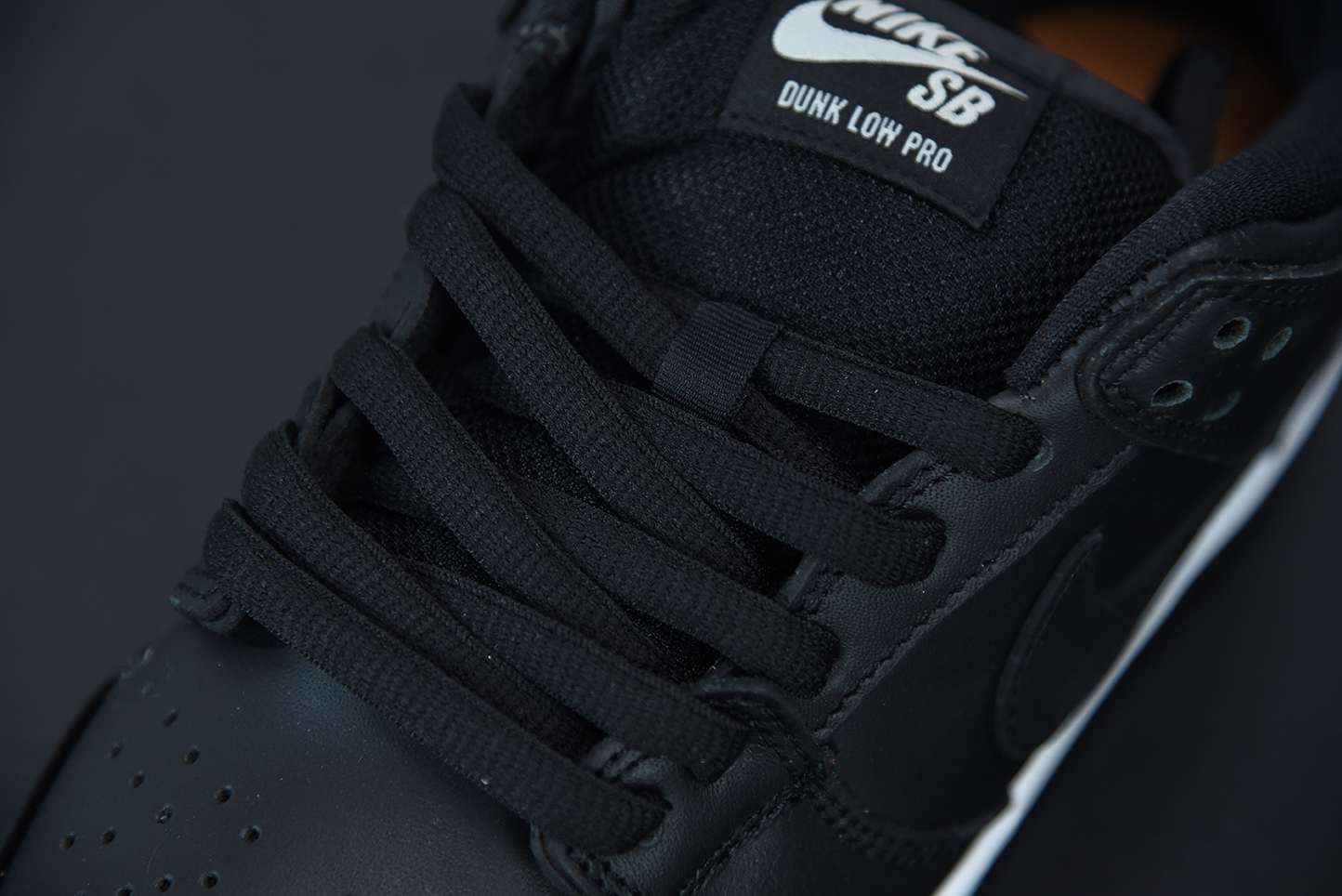 Nike SB Dunk Low Black White Running Shoes CV1727-001