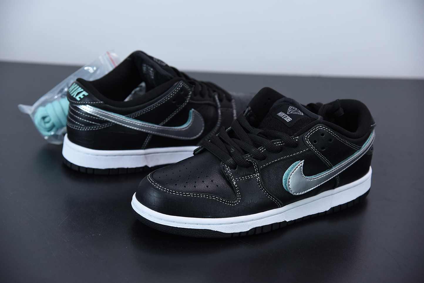 Nike SB Dunk Low Diamond Supply Co Black Diamond BV1310-001