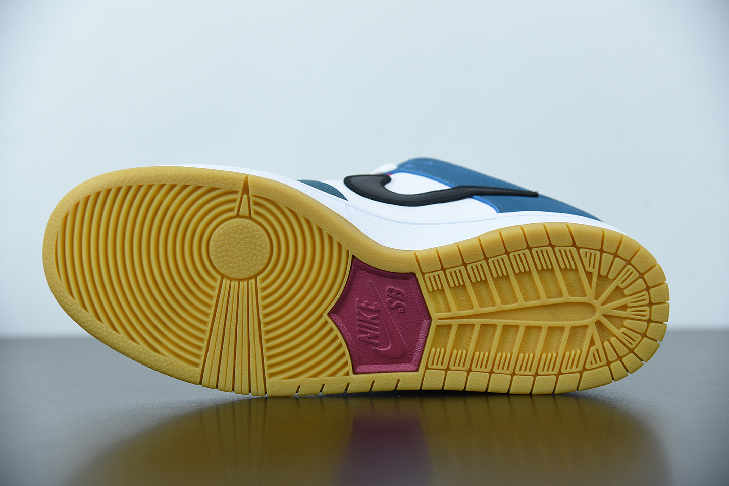 Nike Dunk SB Low Pro QS Parra (Friends & Family) (2021)  DH7695-100