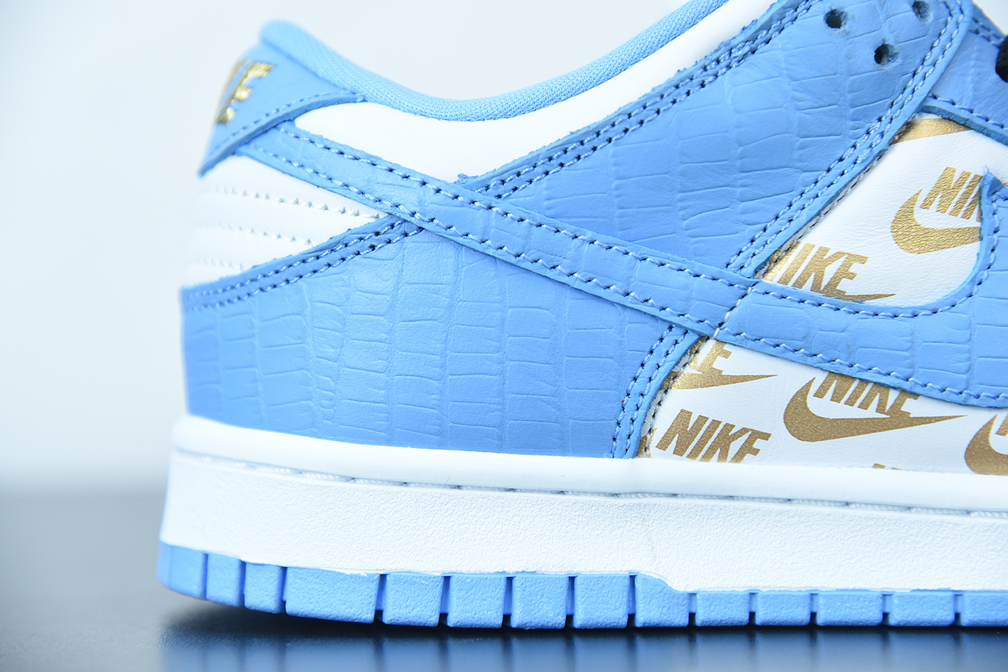 Supreme x Nike SB Dunk Low Stars Royal Blue White Black DH3228-141
