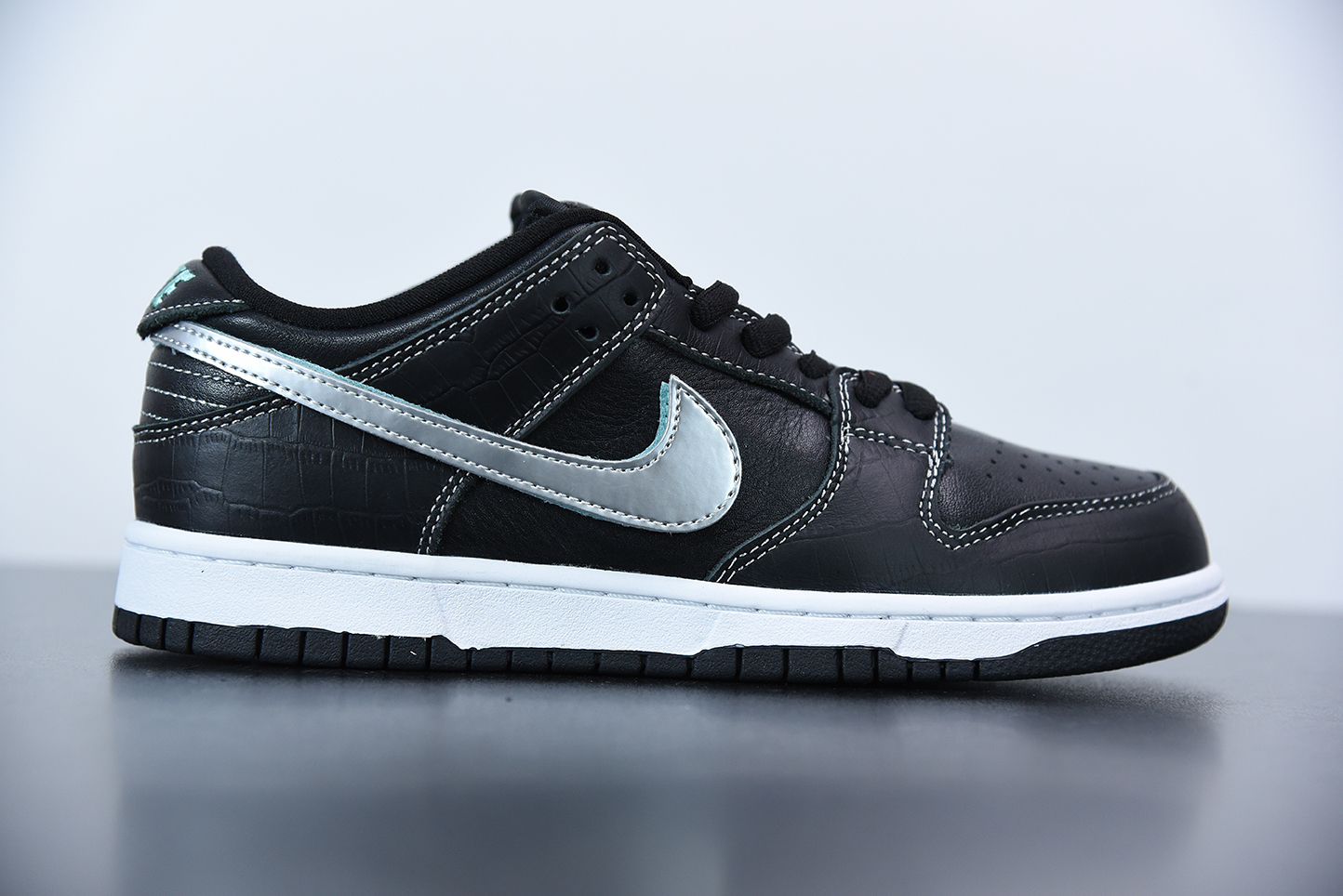 Nike SB Dunk Low Diamond Supply Co Black Diamond BV1310-001