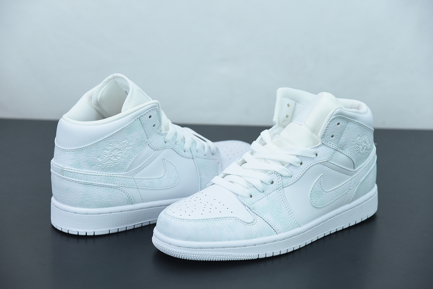 Jordan 1 Mid Triple White 2.0 (2020) 554724-130