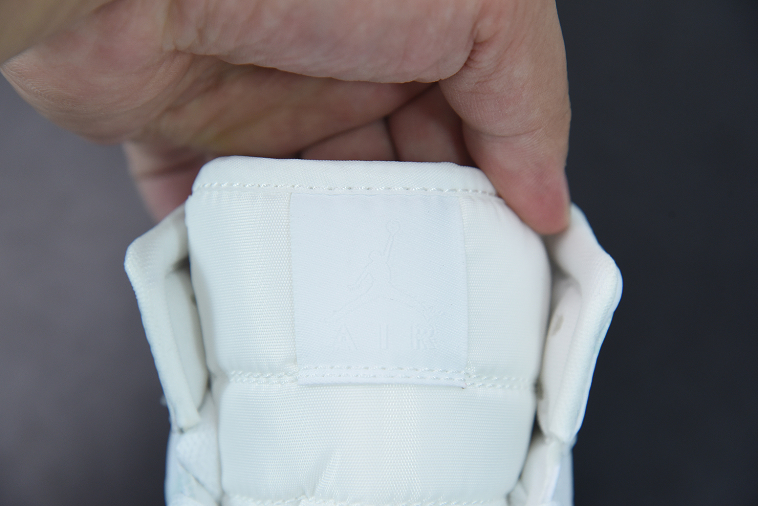 Jordan 1 Mid Triple White 2.0 (2020) 554724-130