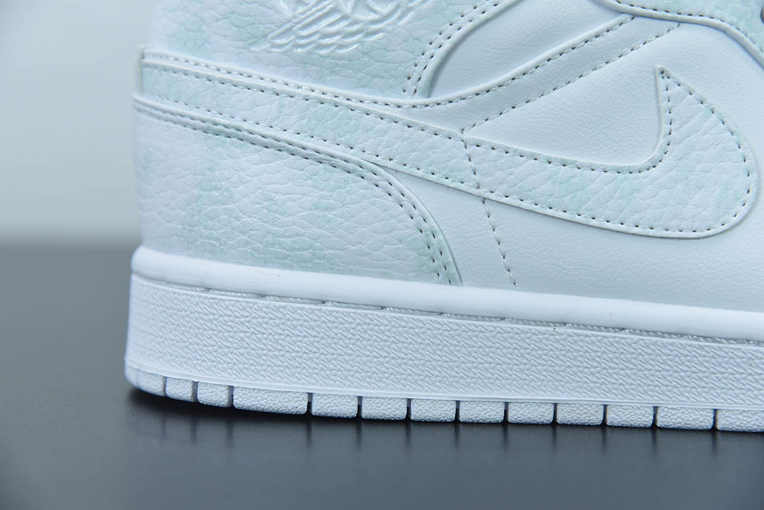 Jordan 1 Mid Triple White 2.0 (2020) 554724-130